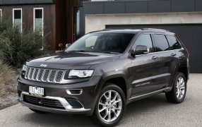 GRAND CHEROKEE IV 2 Fixations tapis AVD