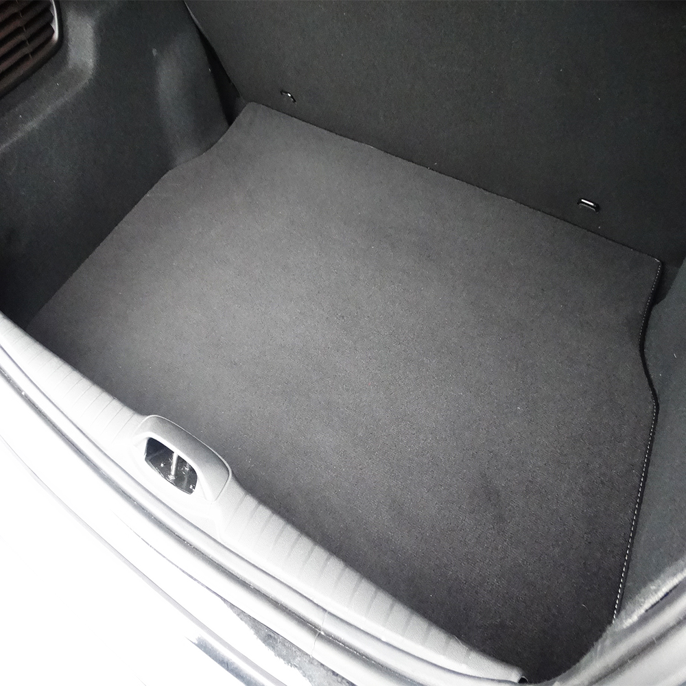 Ensemble: tapis de voiture en caoutchouc + housses de siège confectionnées  sur mesure pour Peugeot 208 Hayon (2012-2018) - Elegance - P-2